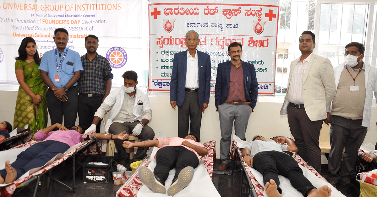 Blood donation volunteers were rewarded with a certificate, a bottle of fresh juice and slices of fruits for quicker recovery and as a gesture of gratitude