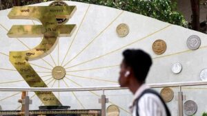 Rupee Depreciation Raises RBI Intervention Debate