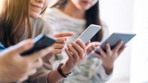 How to Curb Young Adults on Social Media